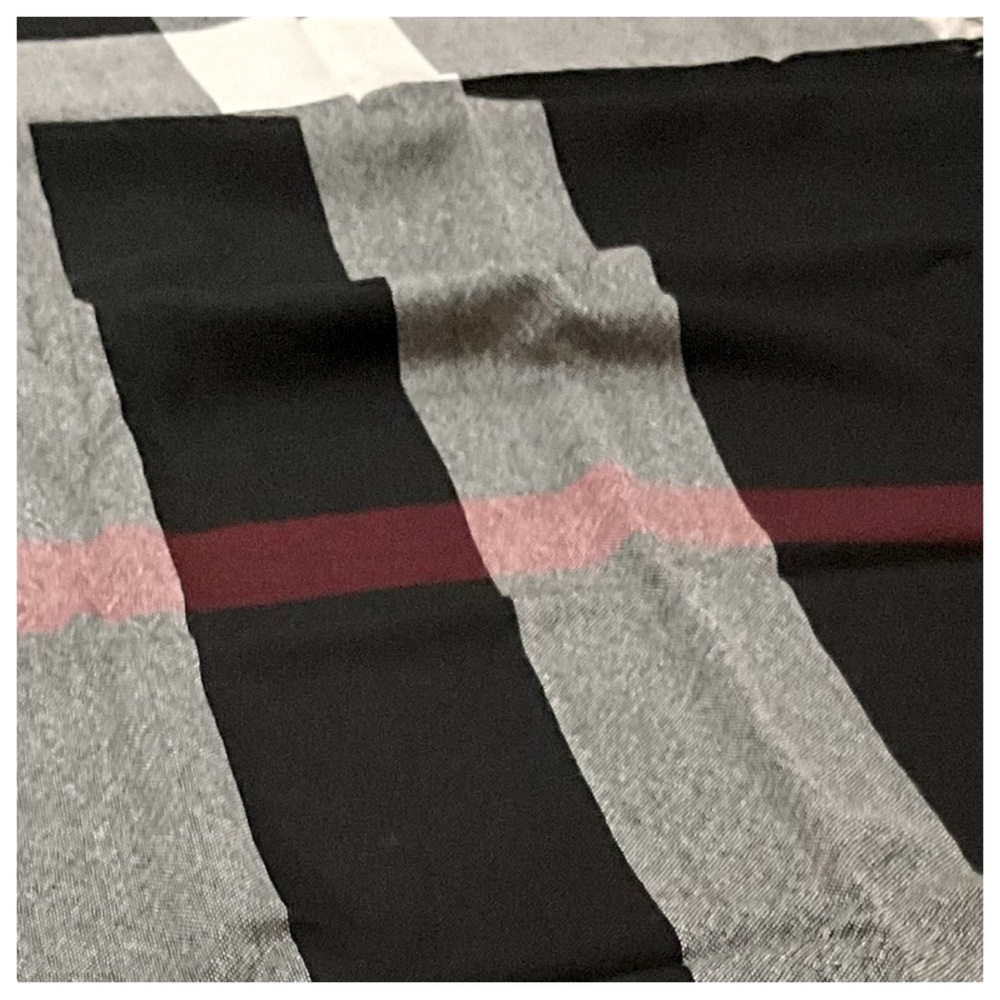 BURBERRY LONDON HOUSR CHECK WRAP / SCARF. - Picture 12 of 16
